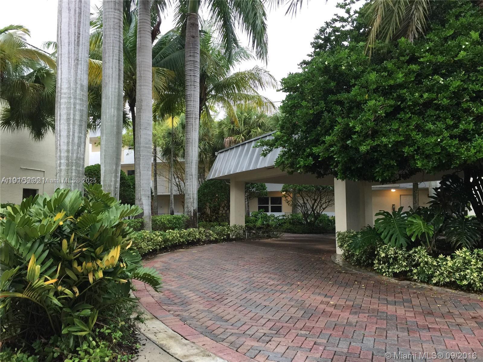 Beautiful unit in a highly desirable location. Walking distance to Dadeland Mall and Metrorail, with easy access to Palmetto Expressway and US-1. Situated in a secure, gated community. Surrounded by excellent dining, shopping, and entertainment options. Don’t miss the opportunity to live in one of the most convenient areas in Miami. Don’t miss out!