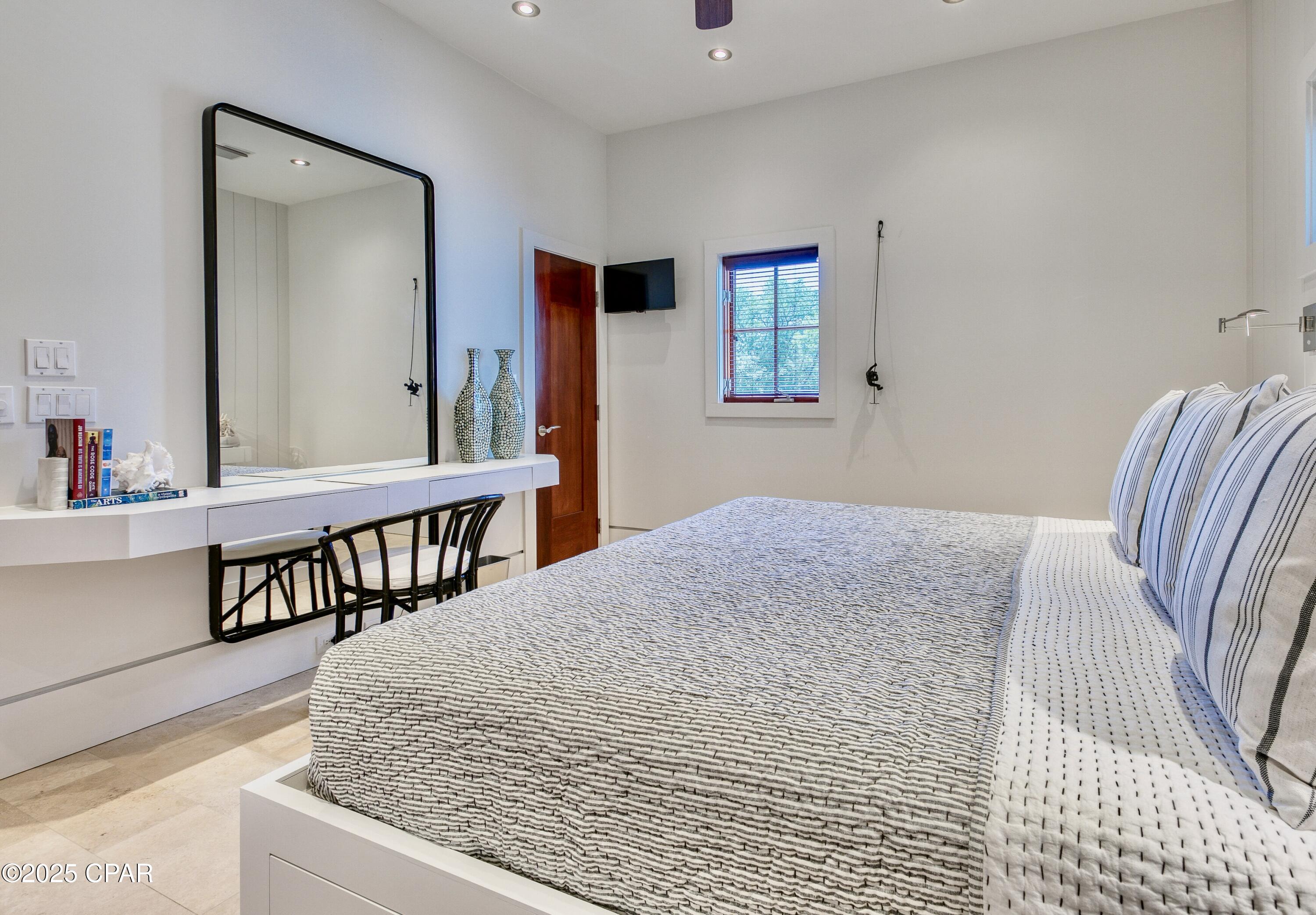 Image 10 For 210 Village Way