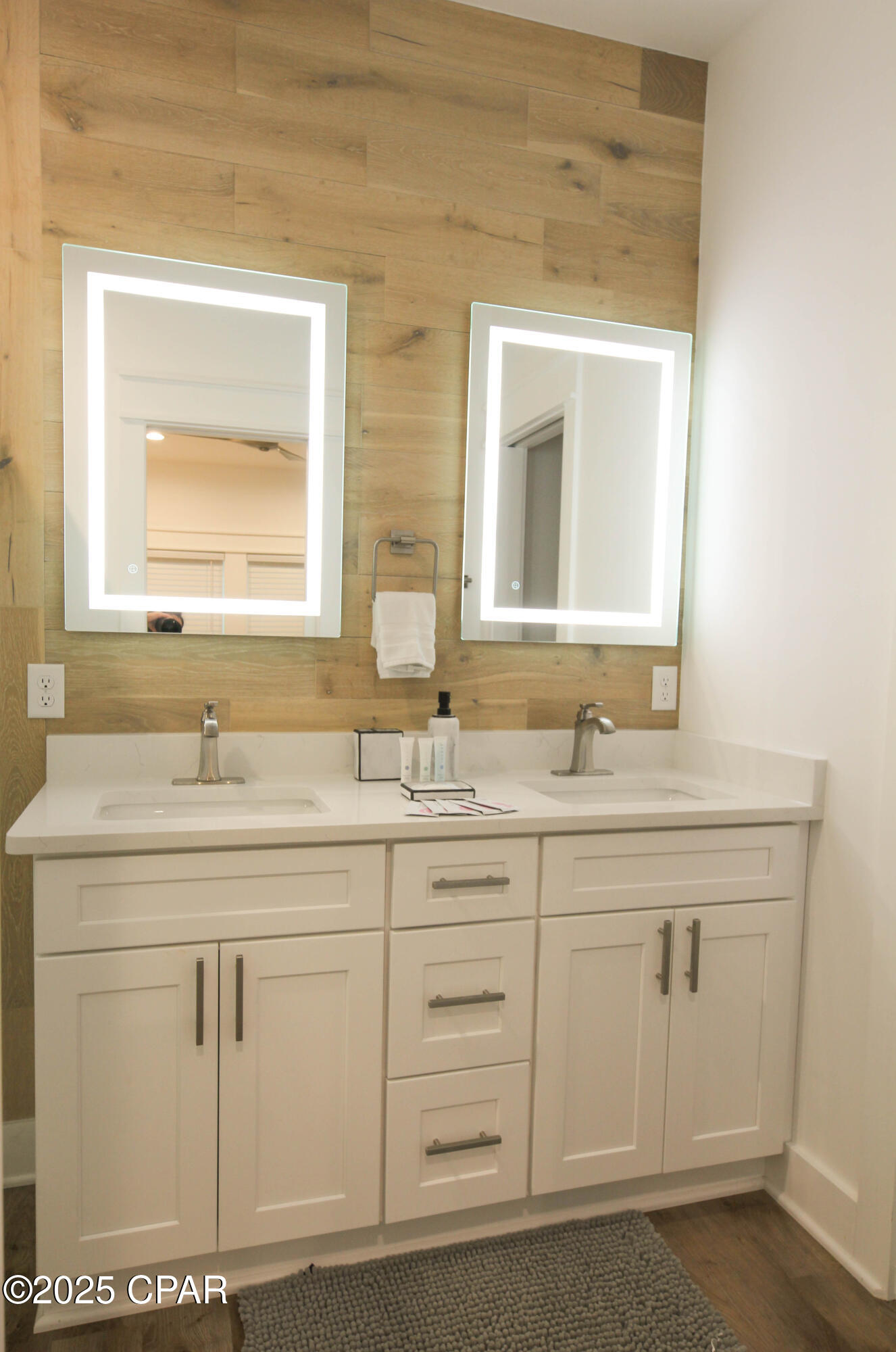 2uuai1axsabe0t4ssg7vc9poqjs62th3b62m2sfl7 U