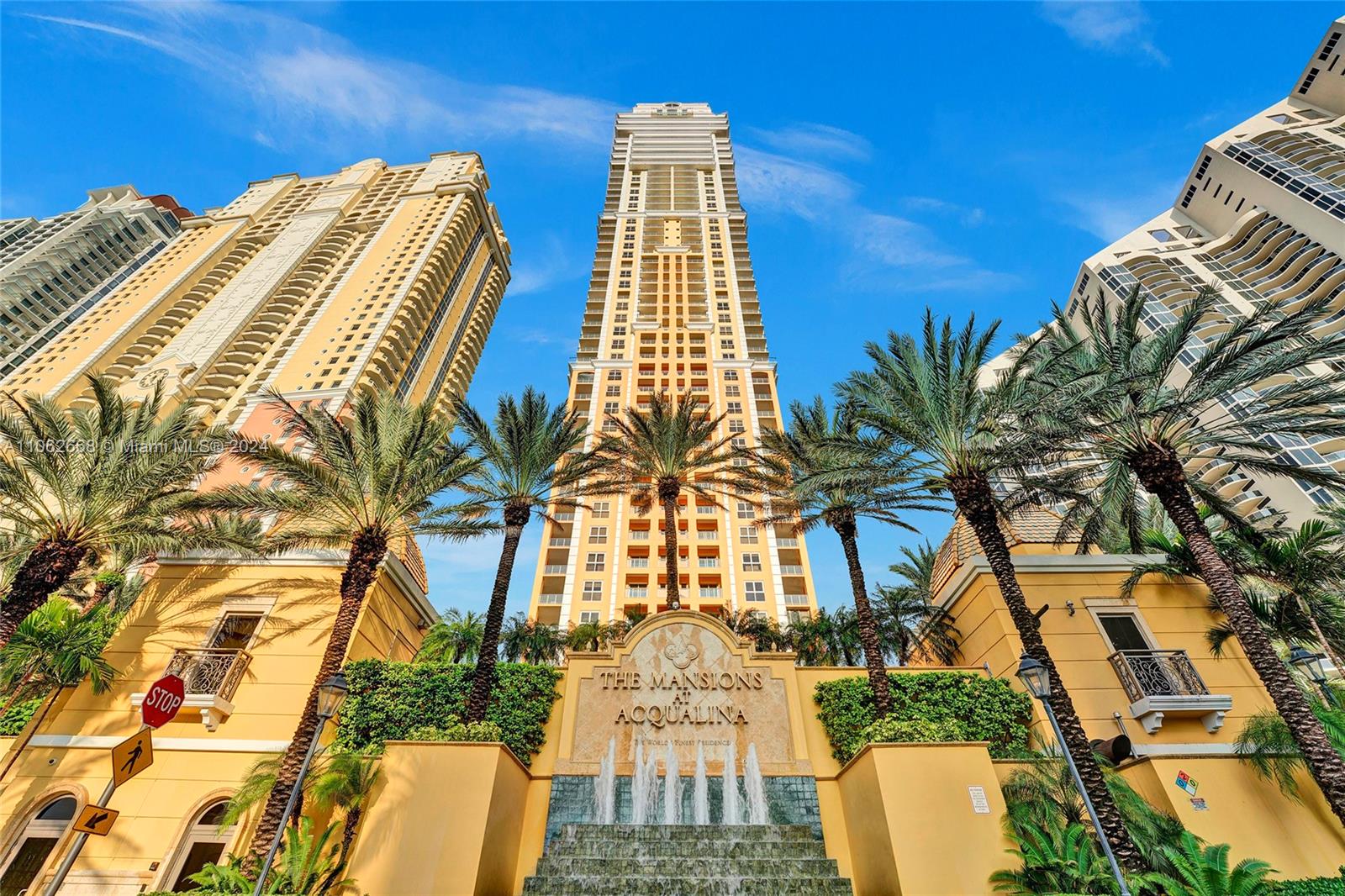 Apartamento à Venda em Sunny Isles Beach, FL