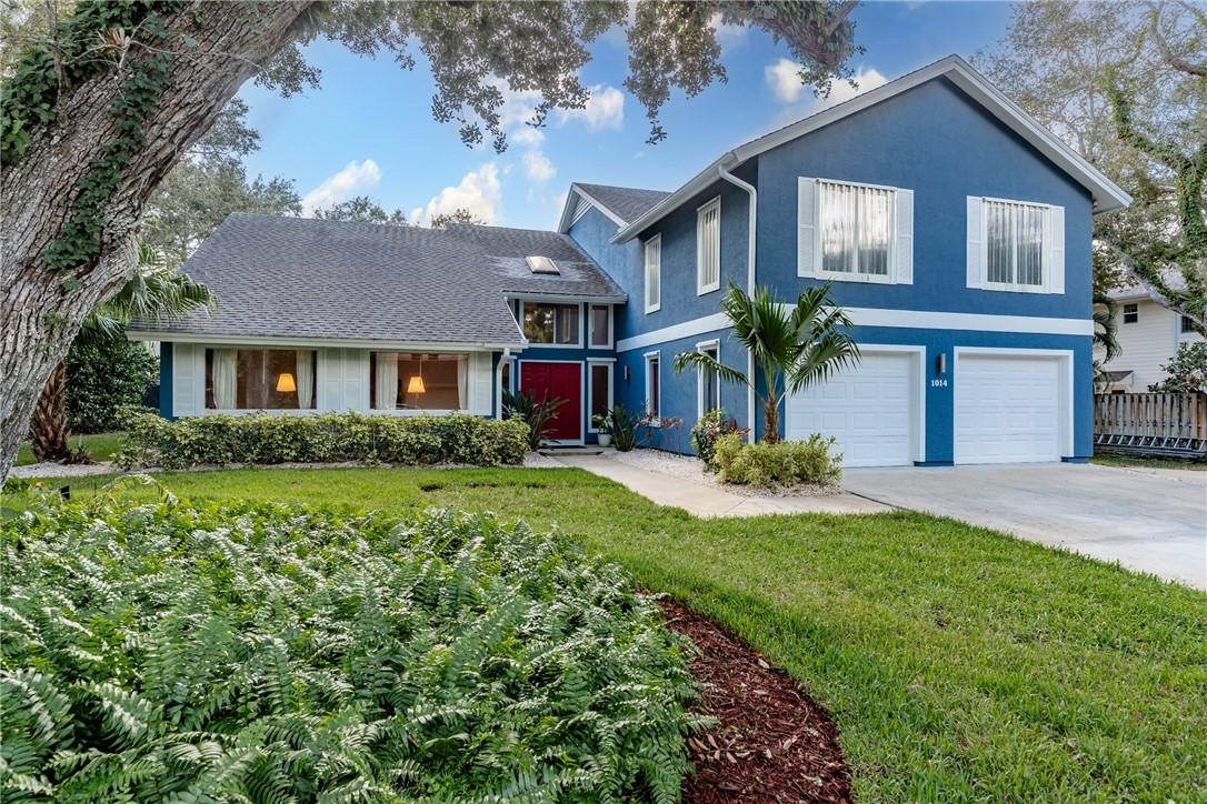 Price Improvement Alert!! Spacious 5BR + Den home in sought-after Castaway Cove, Waves IV & V. Low $198/month HOA fees, private beach, and river access offer an enviable coastal lifestyle. This two-story pool home awaits your personal touch, with great potential to become your dream home.