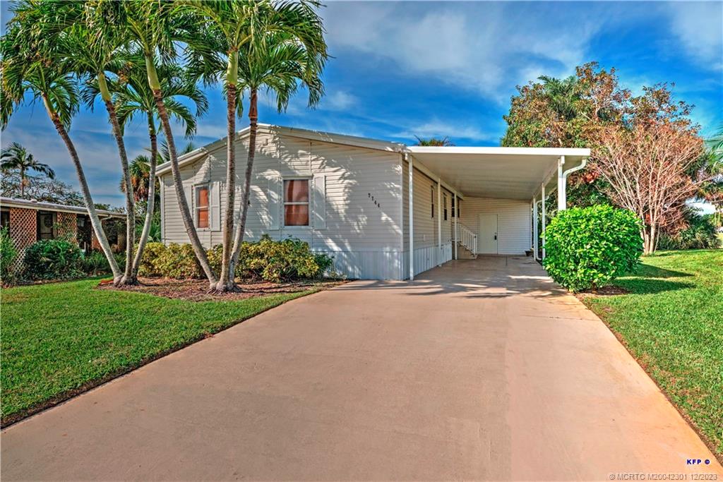 7744 SE Saratoga Drive, Hobe Sound, FL 