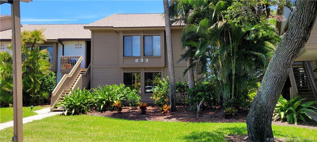 233 NE Edgewater Drive 203, Stuart, FL 