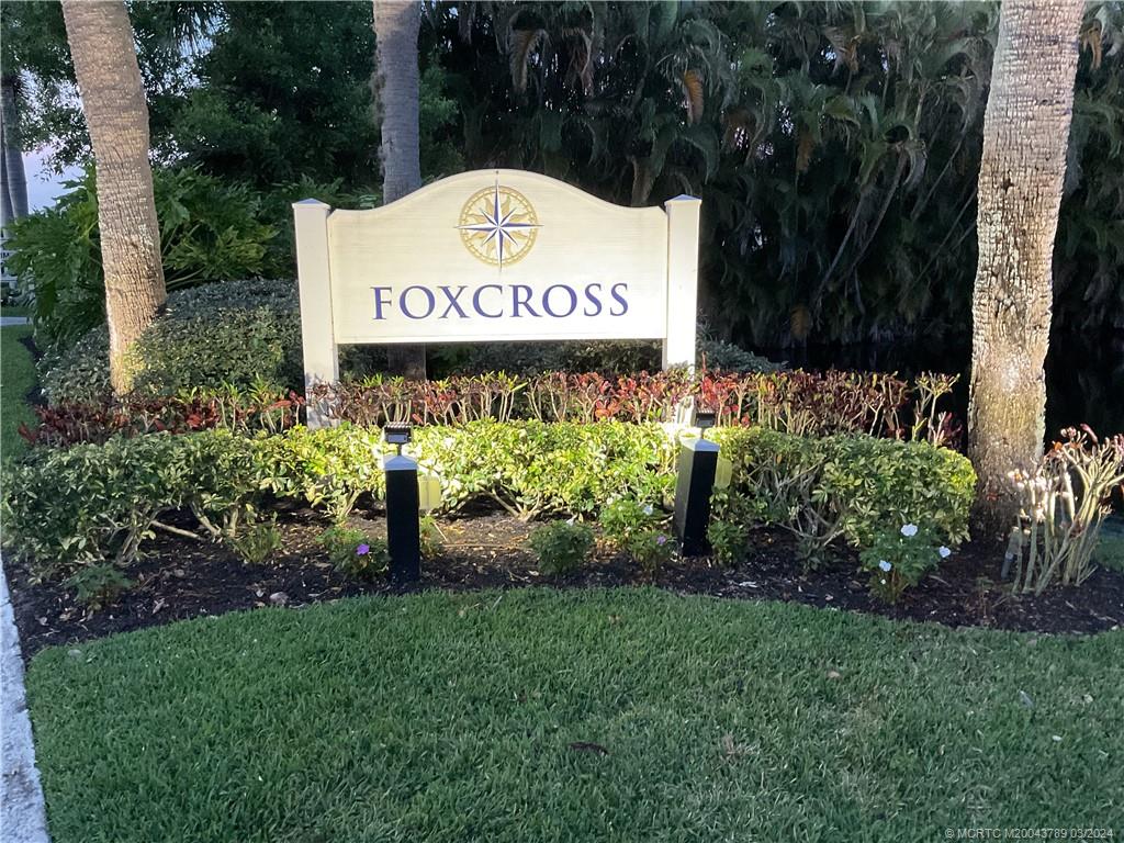 5645 SE Foxcross Place, Stuart, FL 