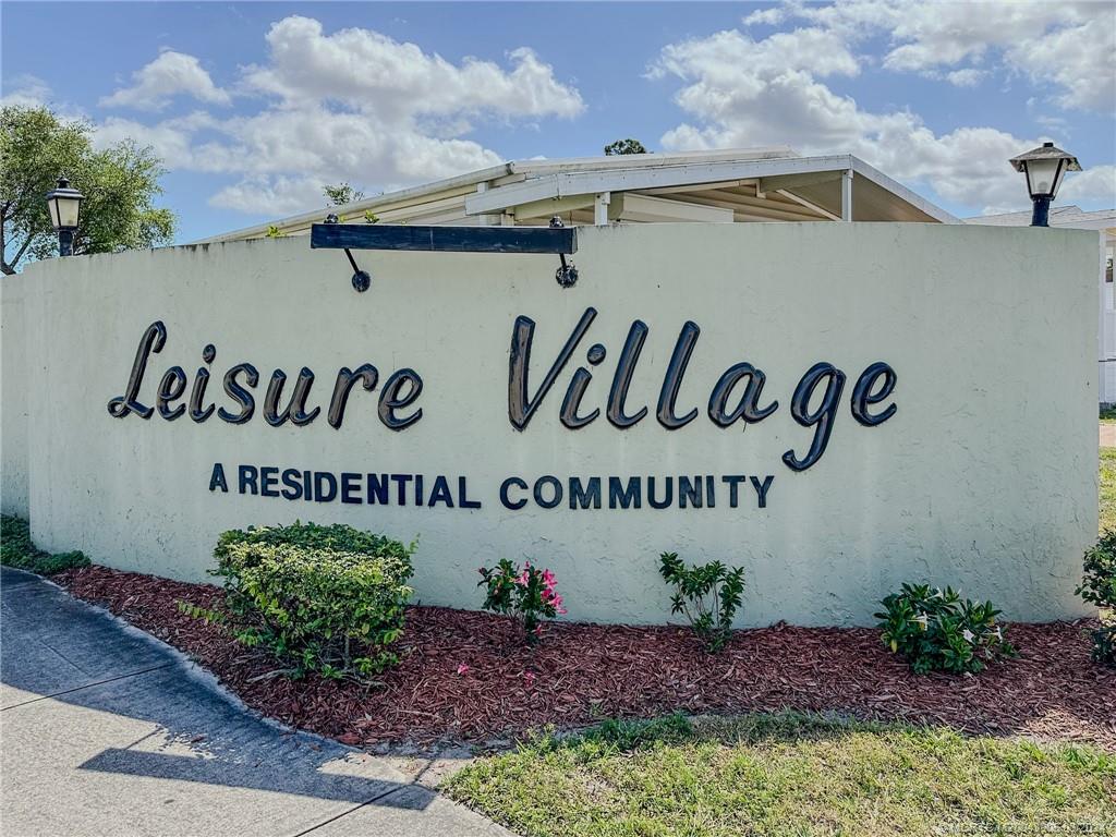 Manufactured Home for sale in Stuart FL at 408 SE Trafalgar Terrace in