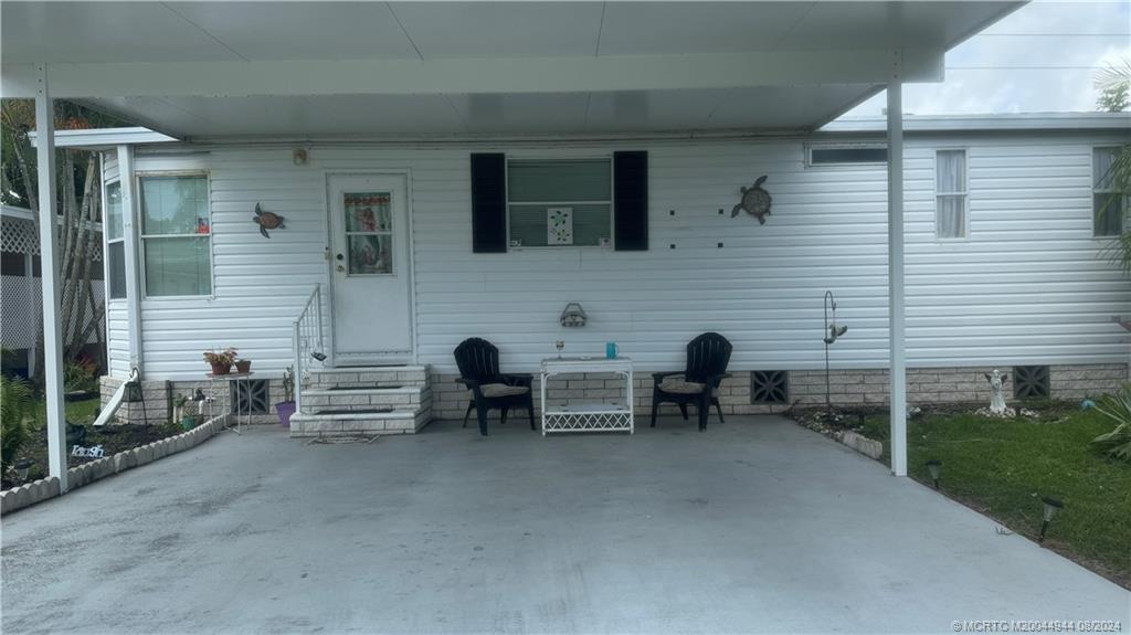 Manufactured Home for sale in Stuart FL at 7062 SE Yellowood Lane in