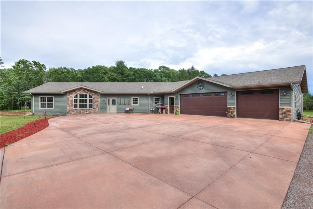 N4352 Hickman Road , Humbird, WI