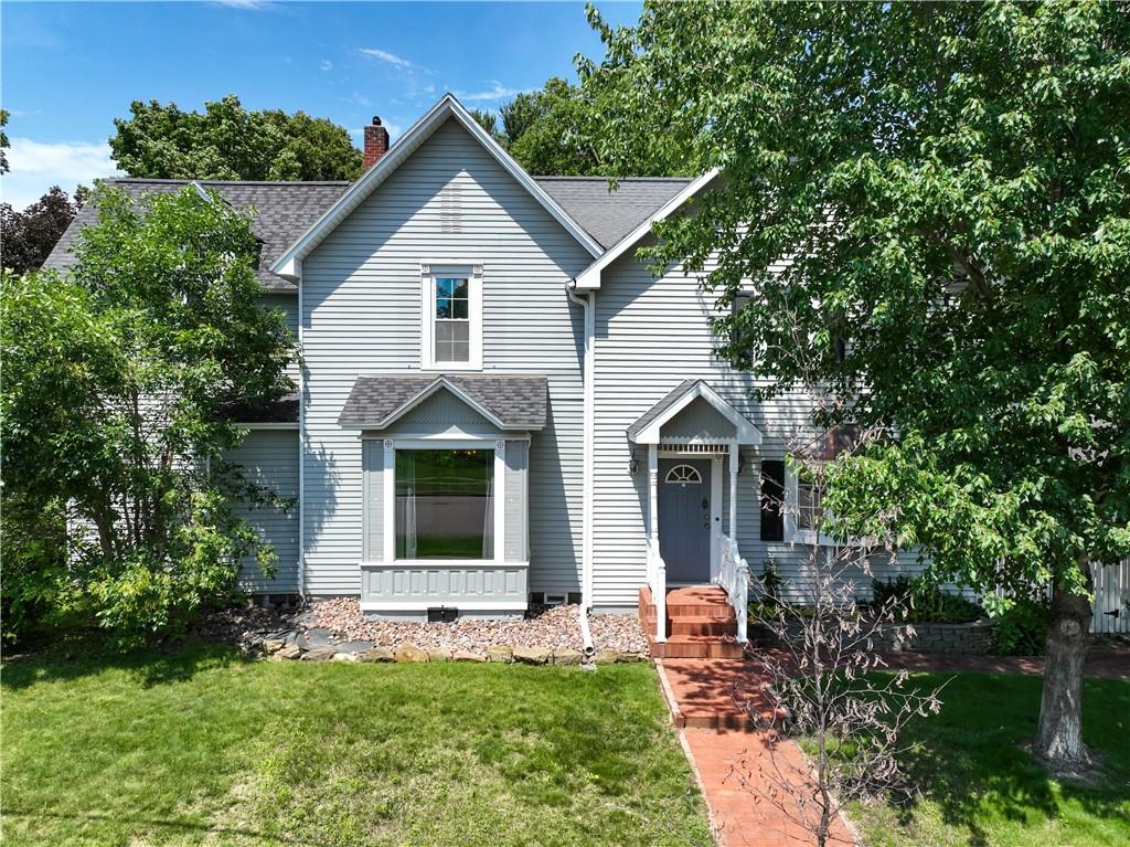 1439 S Farwell Street , Eau Claire, WI