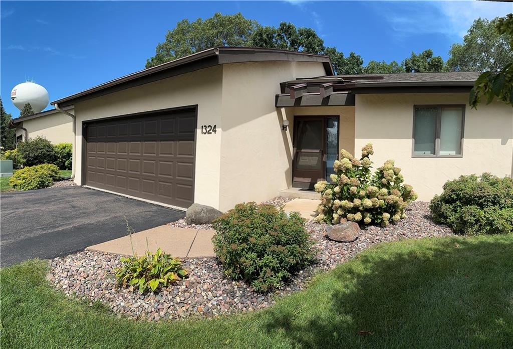 1324 Knollwood Trail , Altoona, WI