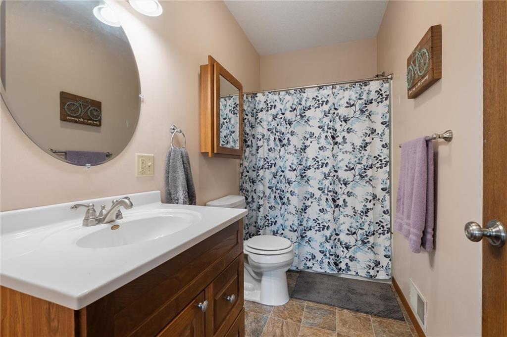 Spacious full bathroom