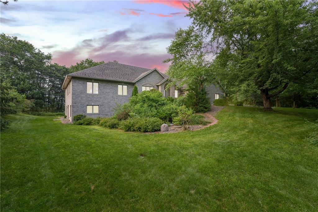 1420 Lake Road, Altoona, WI