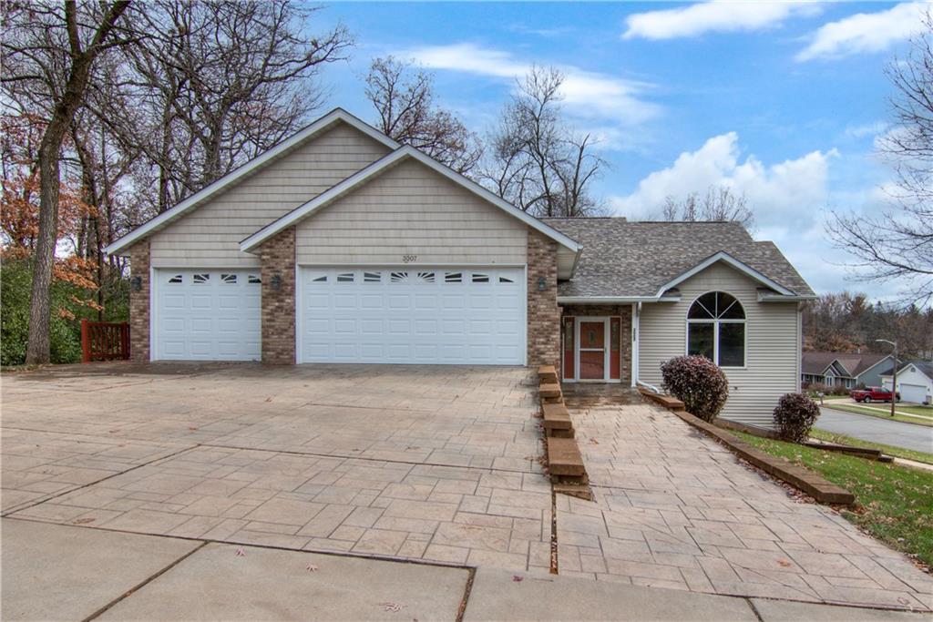 3007 Old Orchard Road , Eau Claire, WI