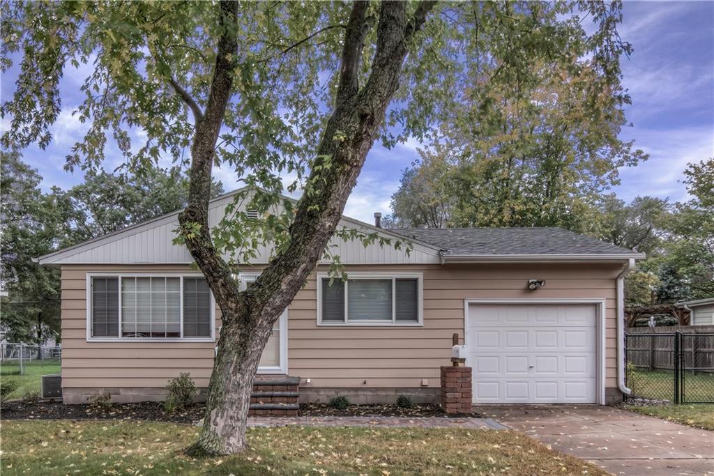 2435 Hayden Avenue , Altoona, WI