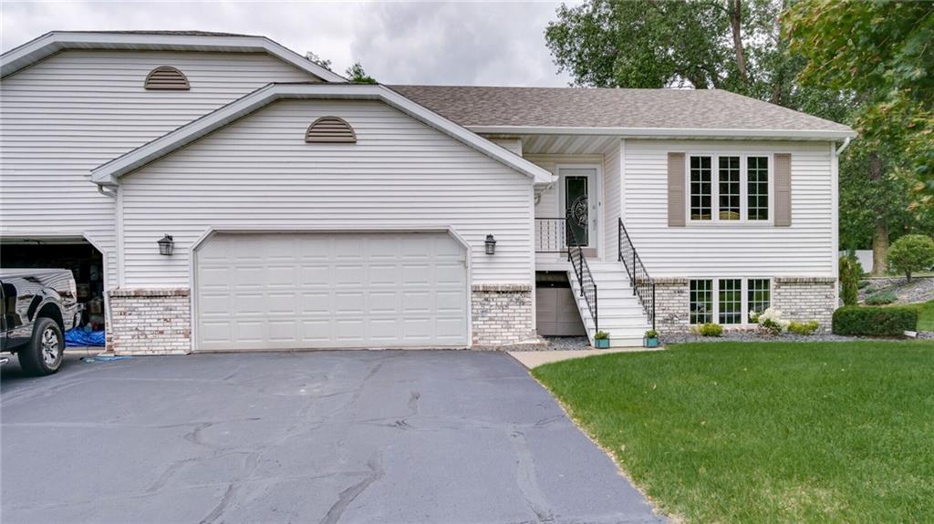 4652 Woodridge Drive , Eau Claire, WI