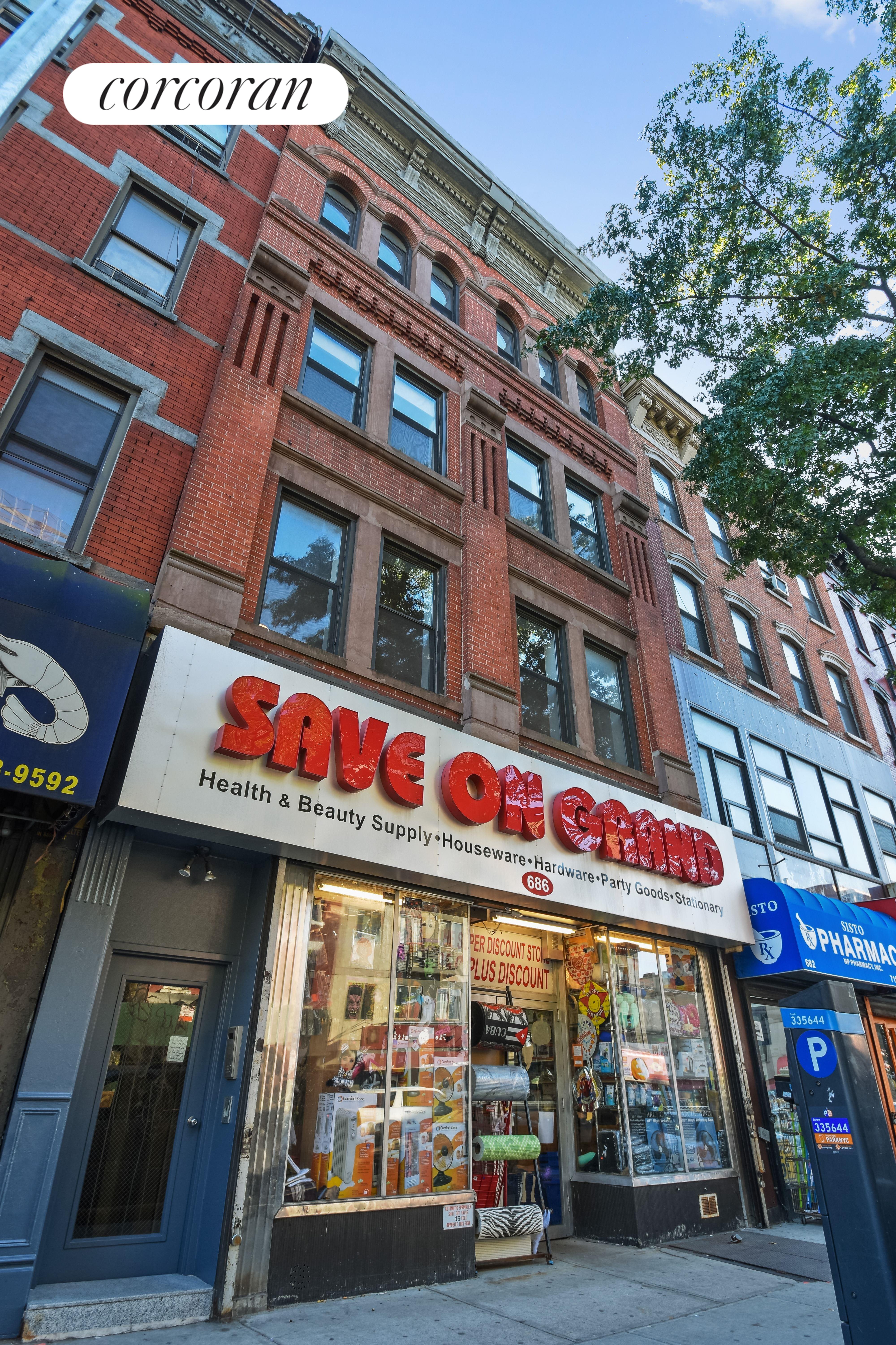 686 Grand Street Retail, Williamsburg, Brooklyn, New York - 2 Rooms - 