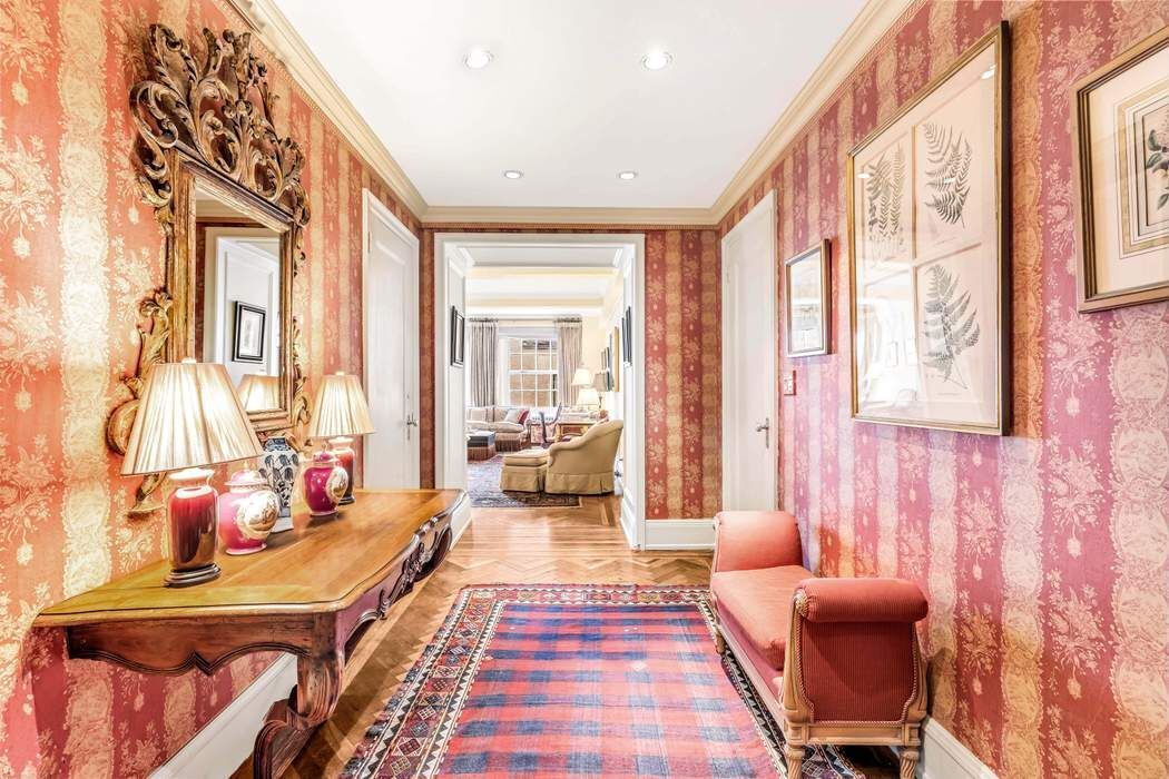 35 East 76th Street 715, Upper East Side, Upper East Side, NYC - 2 Bedrooms  
2 Bathrooms  
4 Rooms - 