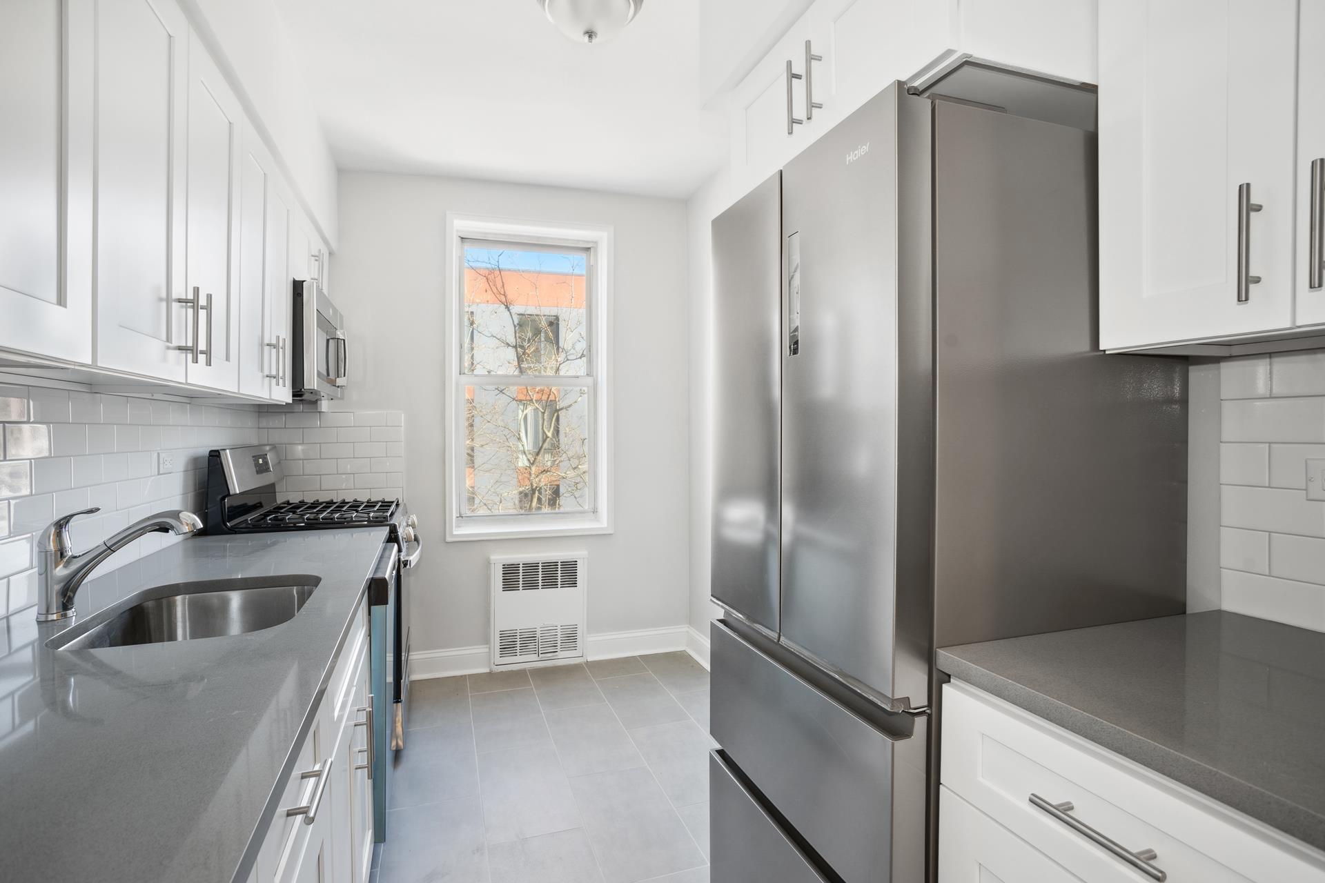 616 East 18th Street 4G, Ditmas Park, Brooklyn, New York - 1 Bedrooms  
1 Bathrooms  
3 Rooms - 