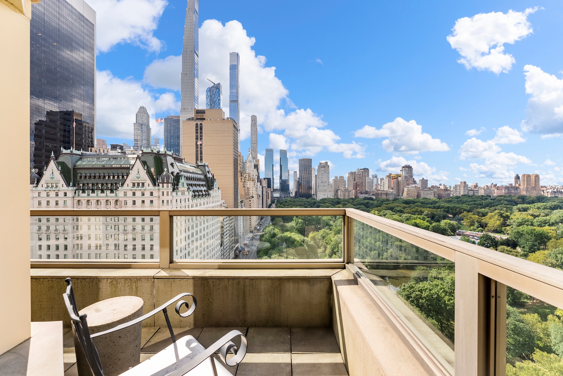 781 5th Avenue 2001, Upper East Side, Upper East Side, NYC - 2 Bedrooms  
2 Bathrooms  
4 Rooms - 