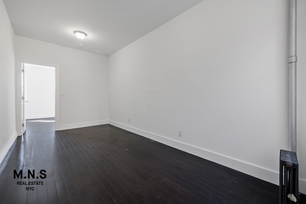 95 Kingston Avenue 4-L, Crown Heights, Brooklyn, New York - 3 Bedrooms  
1 Bathrooms  
4 Rooms - 