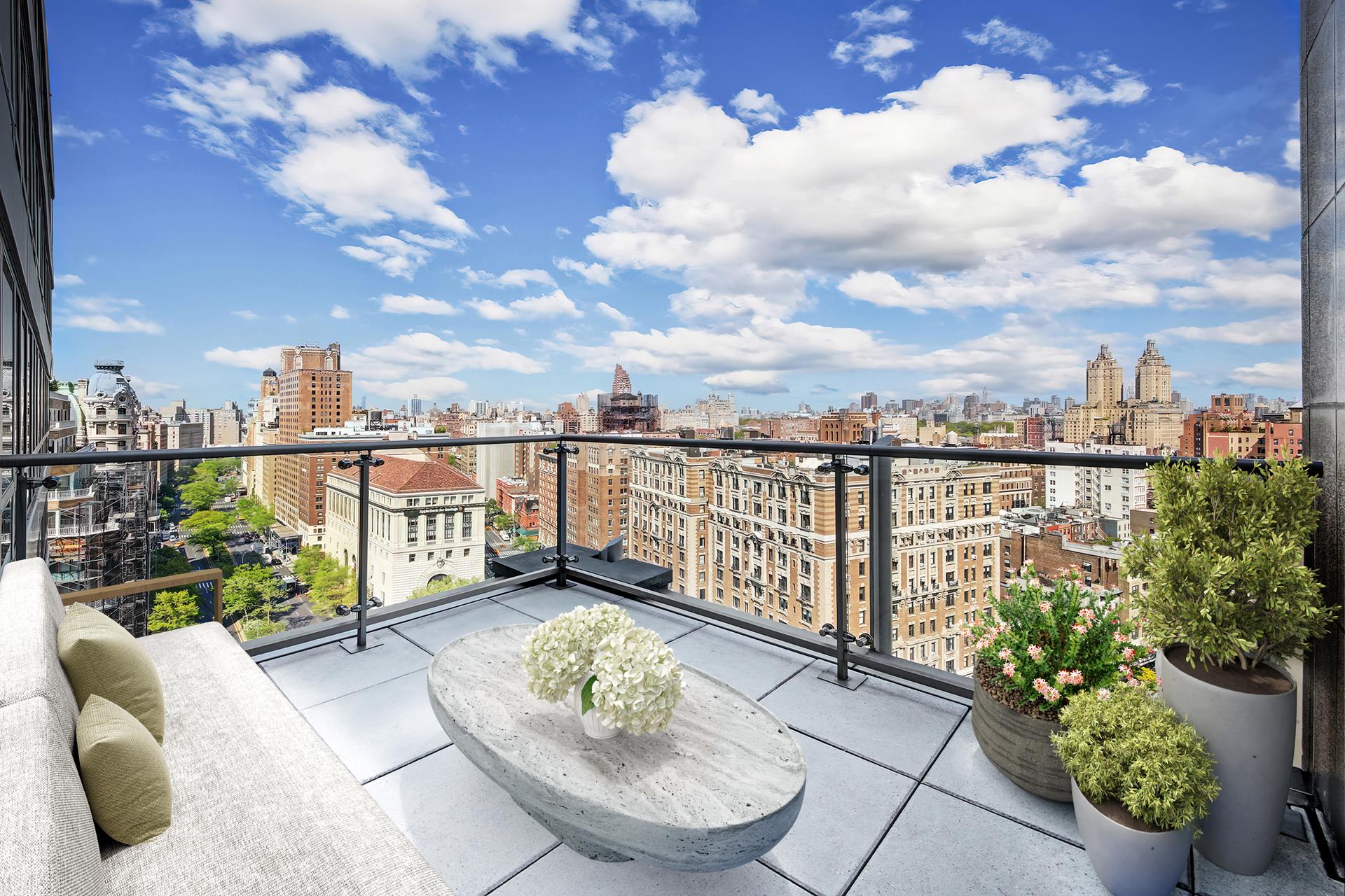 212 West 72nd Street 17E, Lincoln Square, Upper West Side, NYC - 4 Bedrooms  
4.5 Bathrooms  
8 Rooms - 