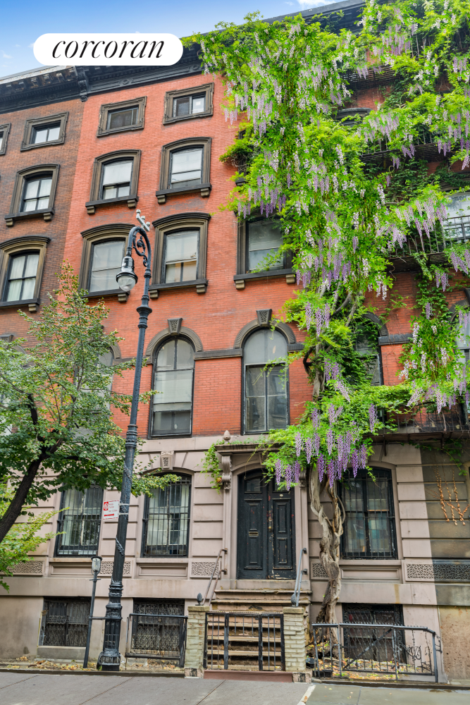 35 Stuyvesant Street, East Village, Downtown, NYC - 1 Bathrooms  
12 Rooms - 