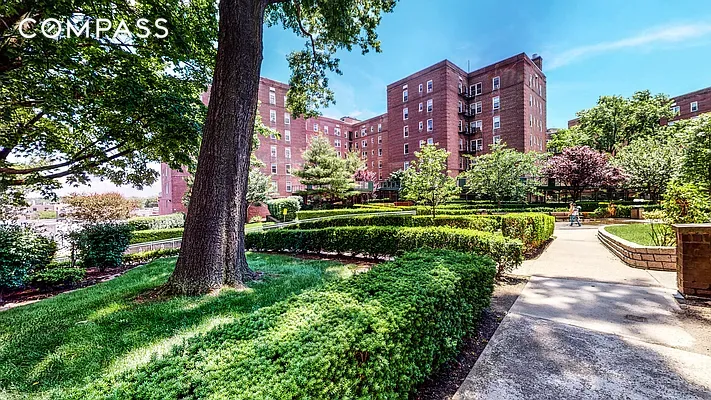 5635 Netherland Avenue 1G, North Riverdale, Bronx, New York - 2 Bedrooms  
1 Bathrooms  
4 Rooms - 