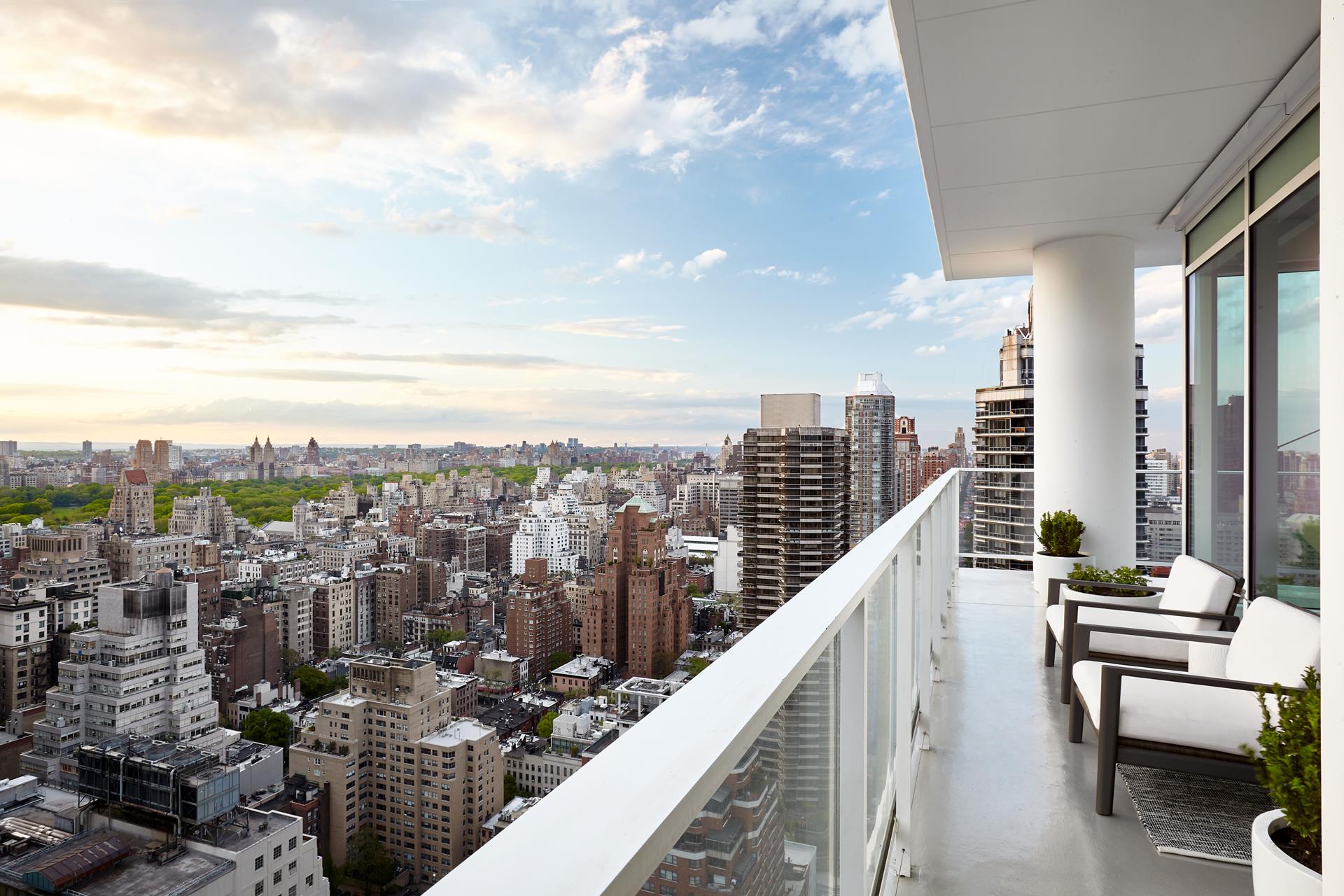 200 East 59th Street 31E, Sutton Place, Midtown East, NYC - 2 Bedrooms  
2.5 Bathrooms  
4 Rooms - 