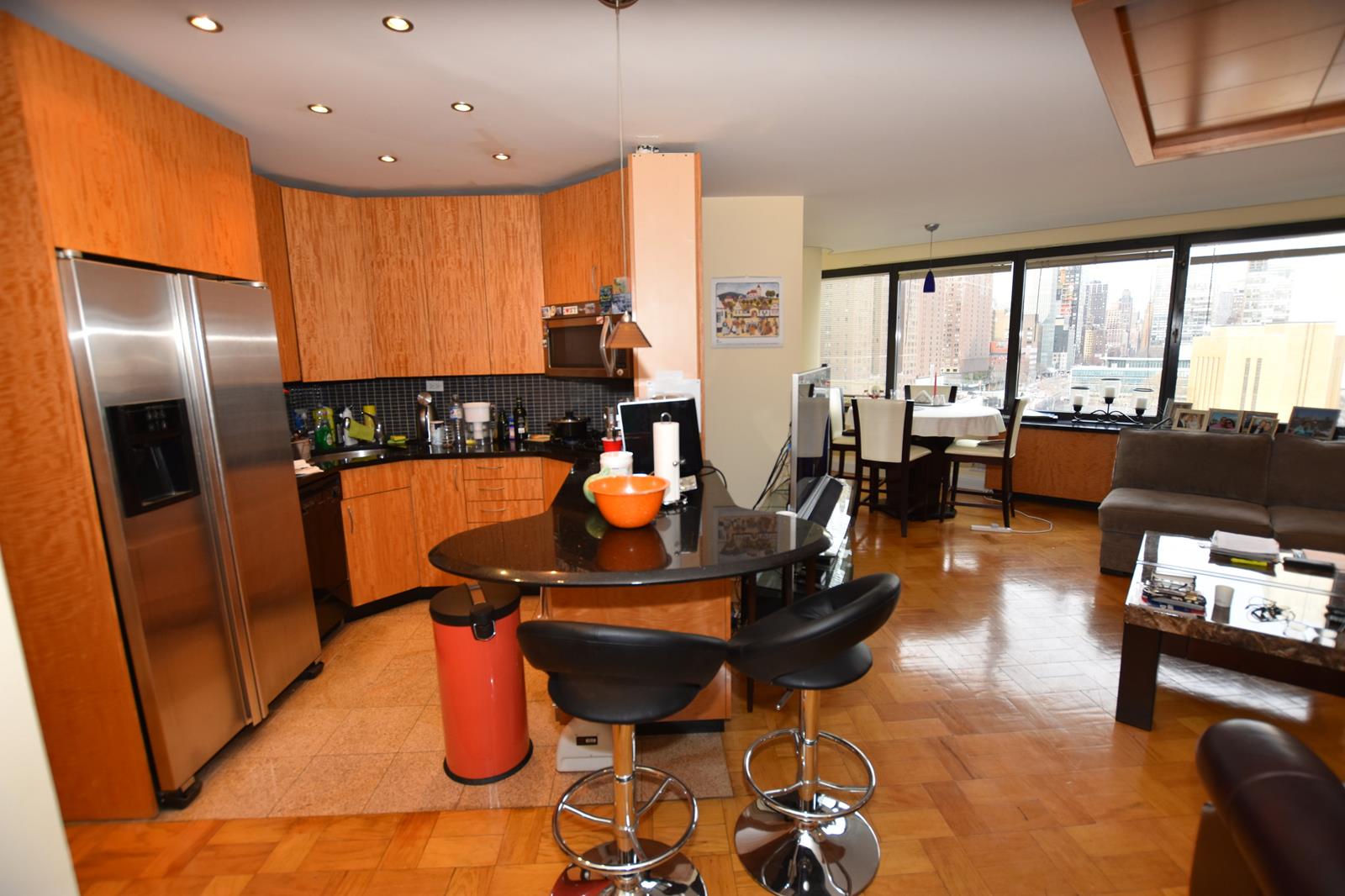 415 East 37th Street 12-J, Murray Hill, Midtown East, NYC - 2 Bedrooms  
2 Bathrooms  
4 Rooms - 