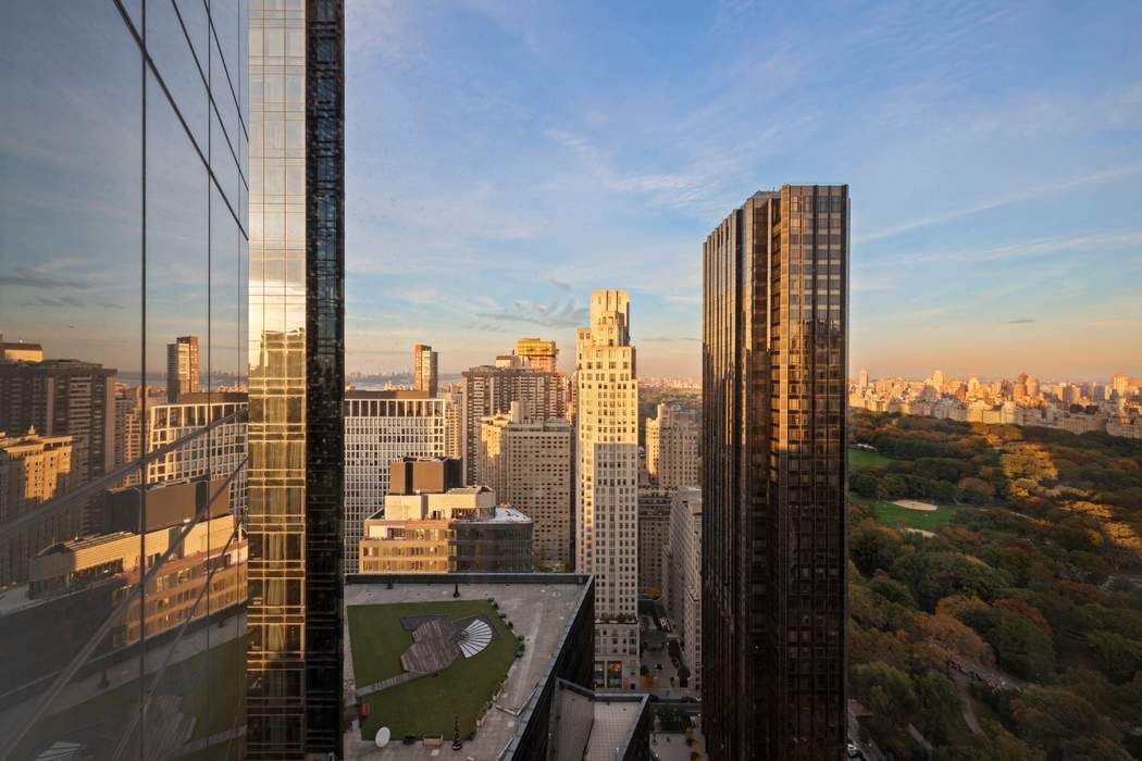 25 Columbus Circle 57 B, Lincoln Square, Upper West Side, NYC - 2 Bedrooms  
3 Bathrooms  
4 Rooms - 