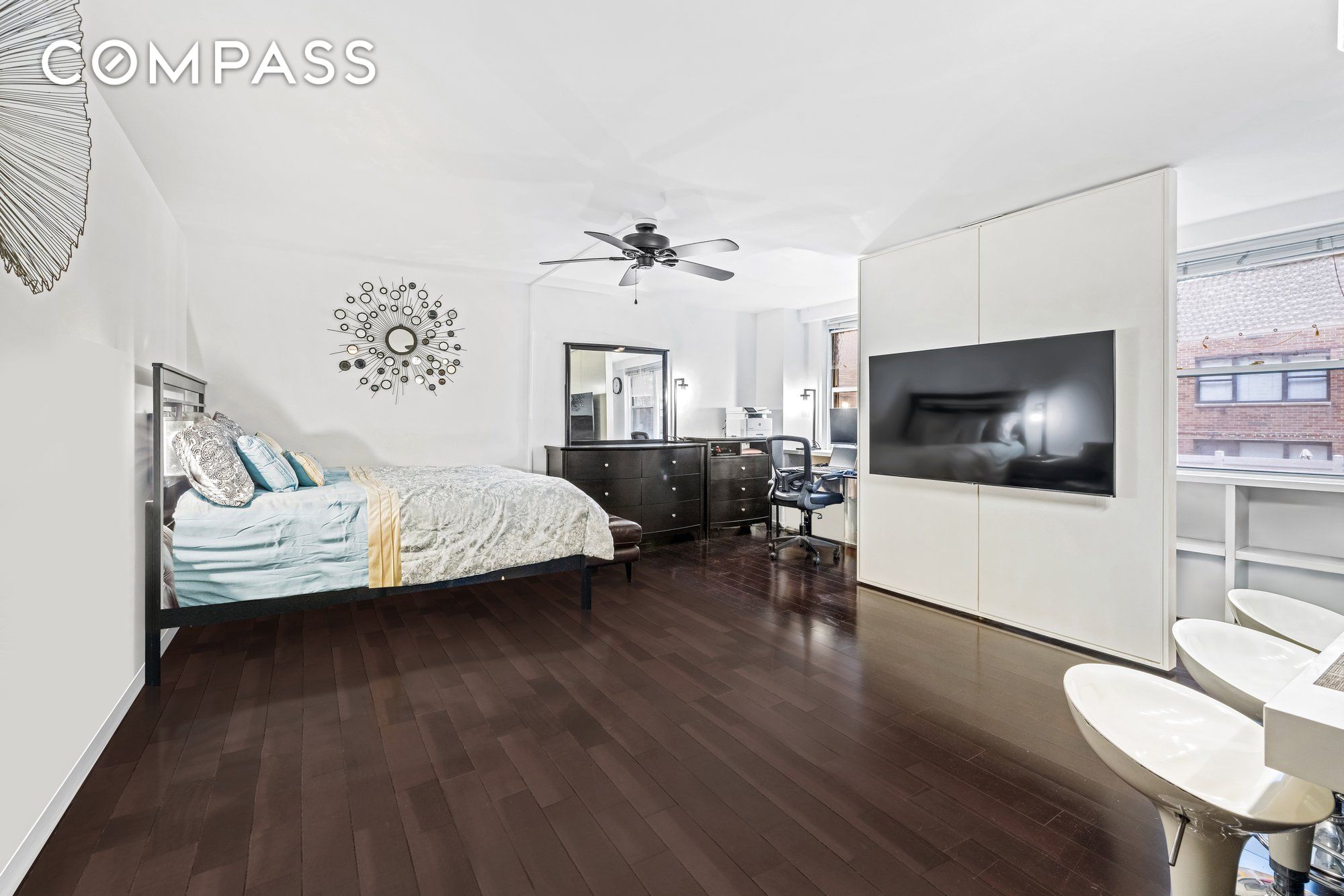 Photo 1 of 139 East 33rd Street 3M, Midtown East, NYC, $460,000, Web #: 1052313149