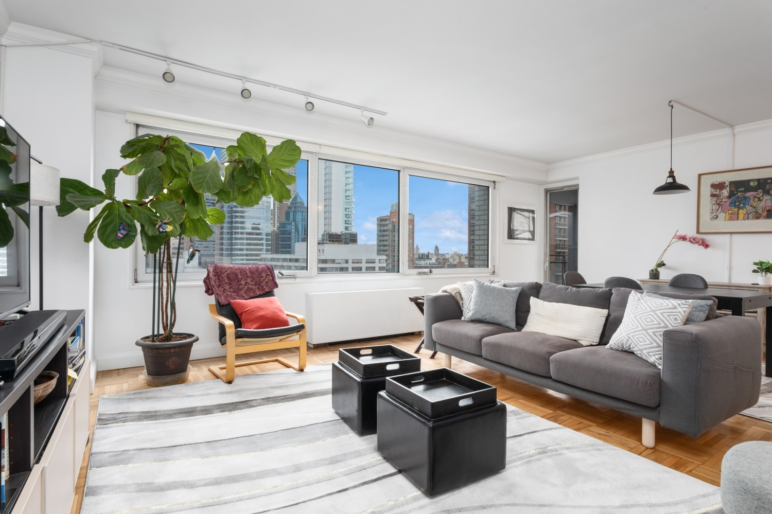 303 East 57th Street 22E, Sutton Place, Midtown East, NYC - 2 Bedrooms  
1.5 Bathrooms  
4 Rooms - 