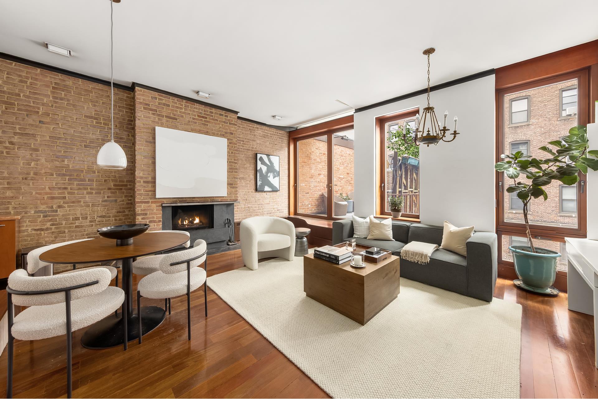 146 West 74th Street Ph, Upper West Side, Upper West Side, NYC - 3 Bedrooms  
2.5 Bathrooms  
8 Rooms - 