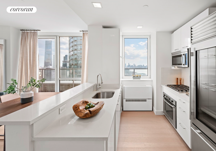 635 West 42nd Street 40F, Hells Kitchen, Midtown West, NYC - 2 Bedrooms  
2 Bathrooms  
2 Rooms - 