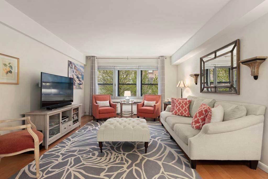 120 East 36th Street 4-E, Murray Hill, Midtown East, NYC - 1 Bedrooms  
1 Bathrooms  
3 Rooms - 