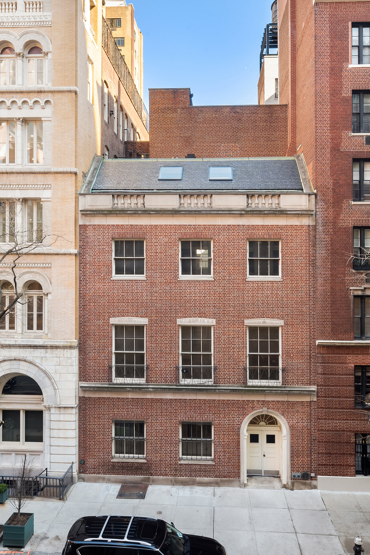 41 East 62nd Street, Lenox Hill, Upper East Side, NYC - 5 Bedrooms  
4.5 Bathrooms  
17 Rooms - 