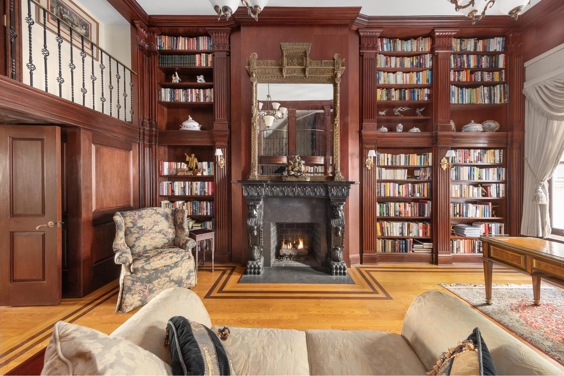 8 East 67th Street, Lenox Hill, Upper East Side, NYC - 6 Bedrooms  
5.5 Bathrooms  
15 Rooms - 