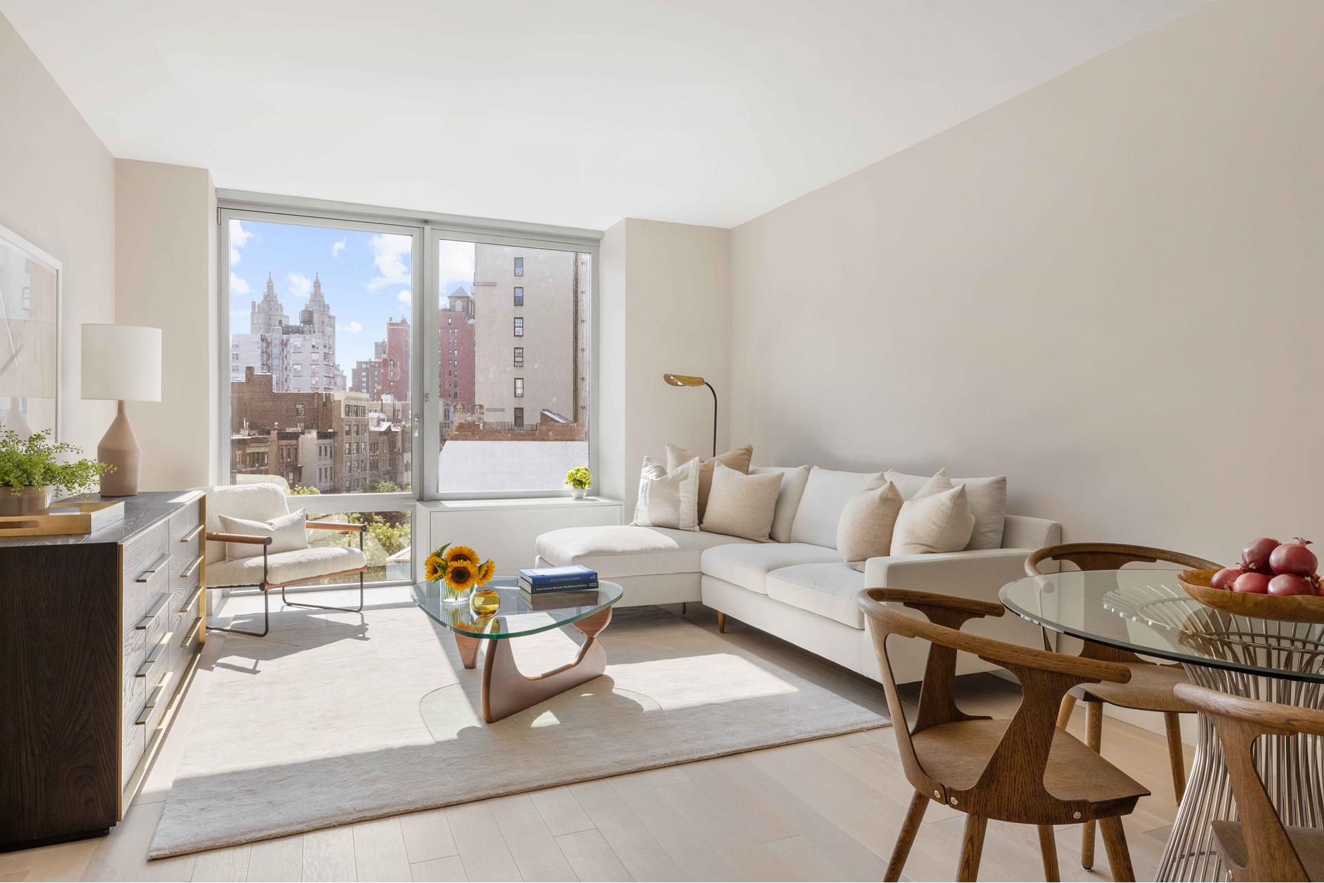 212 West 72nd Street 5J, Lincoln Square, Upper West Side, NYC - 3 Bedrooms  
3 Bathrooms  
5 Rooms - 