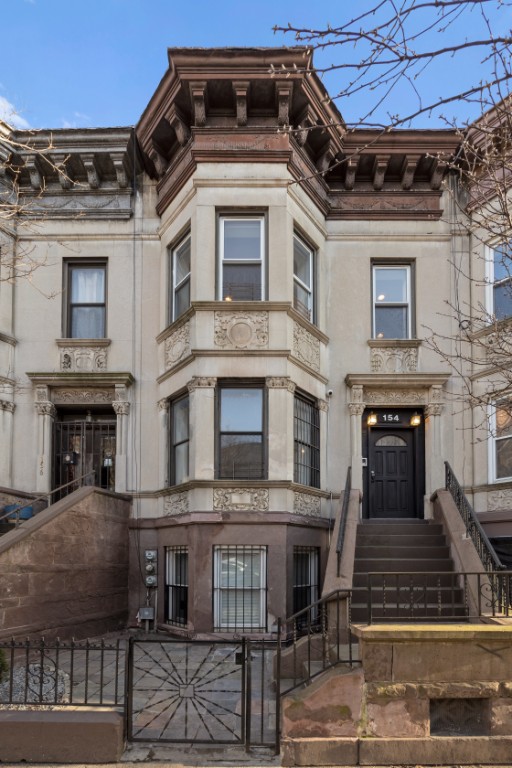 154 Woodruff Avenue, Flatbush, Brooklyn, New York - 6 Bedrooms  
4 Bathrooms  
17 Rooms - 