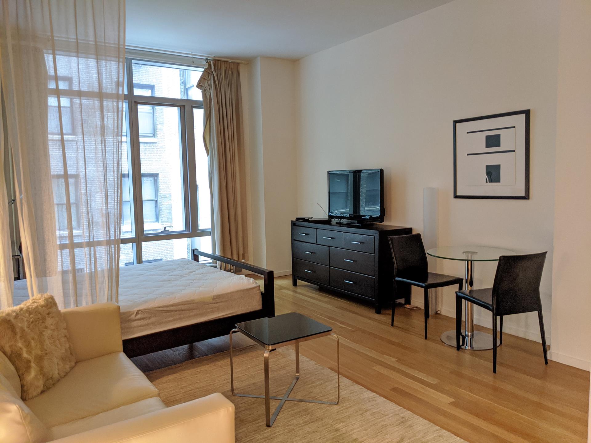 18 West 48th Street 5E, Chelsea And Clinton,  - 1 Bathrooms  
2 Rooms - 