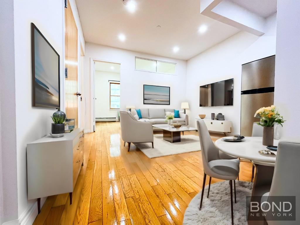 234 East 3rd Street 3B, East Village, Downtown, NYC - 2 Bedrooms  
1 Bathrooms  
4 Rooms - 