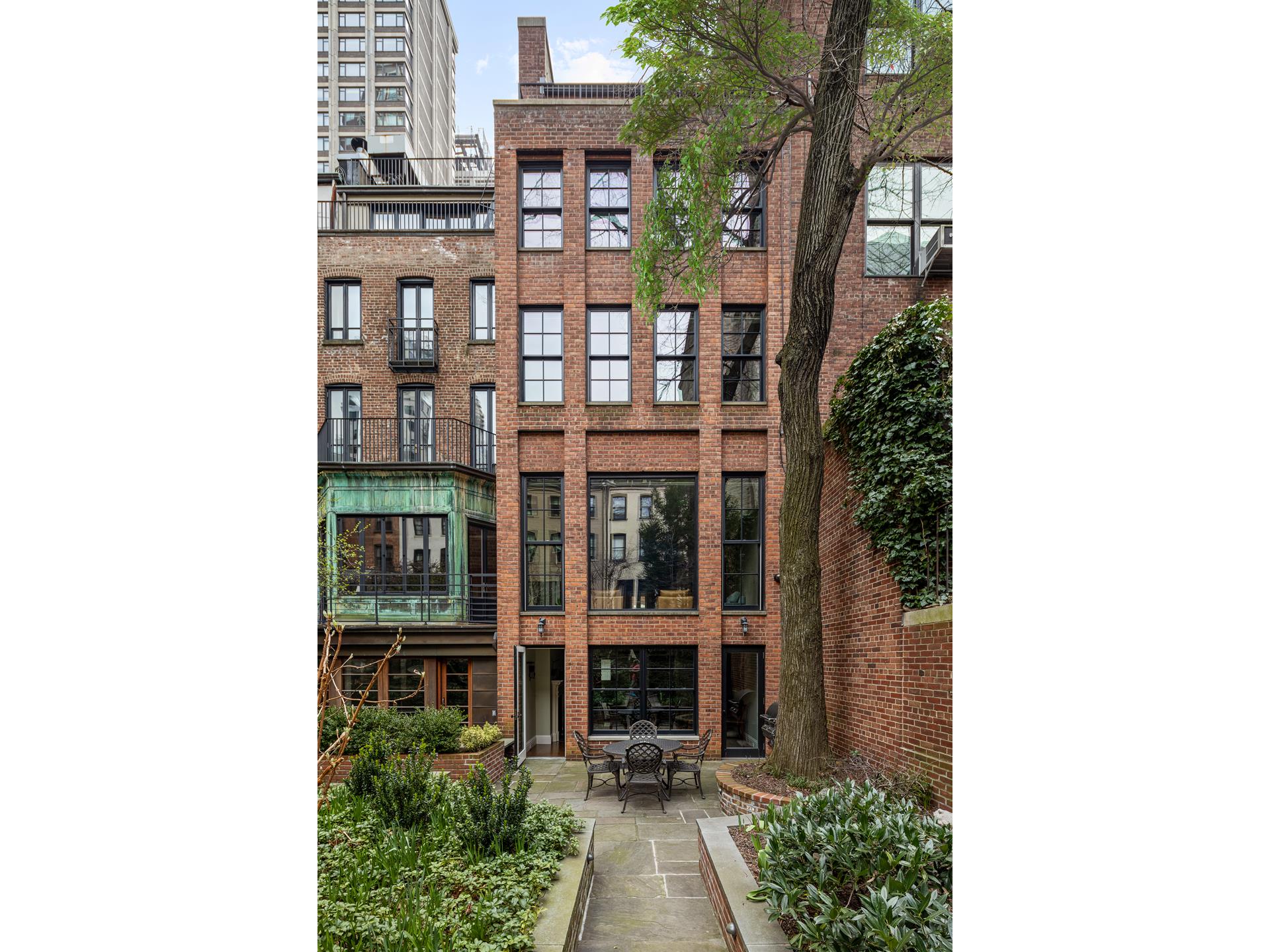 157 East 65th Street, Lenox Hill, Upper East Side, NYC - 5 Bedrooms  
4.5 Bathrooms  
10 Rooms - 