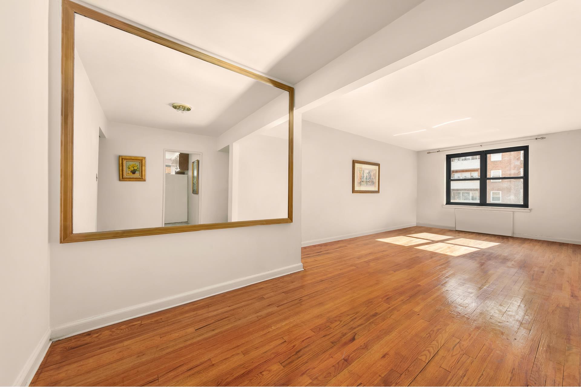 100-11 67th Road 324, Forest Hills, Queens, New York - 2 Bedrooms  
1 Bathrooms  
5 Rooms - 