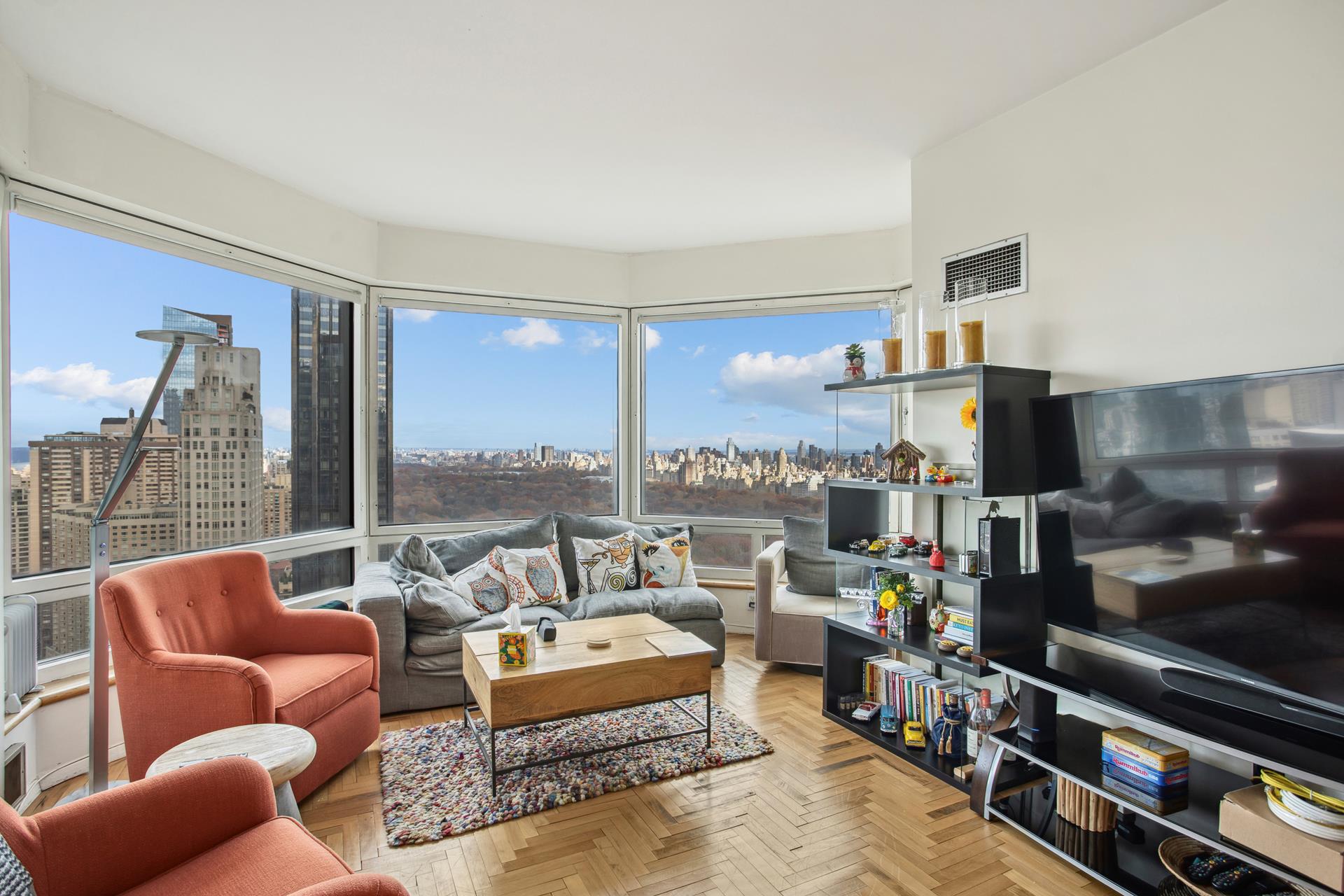 301 West 57th Street 40B, Hells Kitchen, Midtown West, NYC - 1 Bedrooms  
1 Bathrooms  
3 Rooms - 