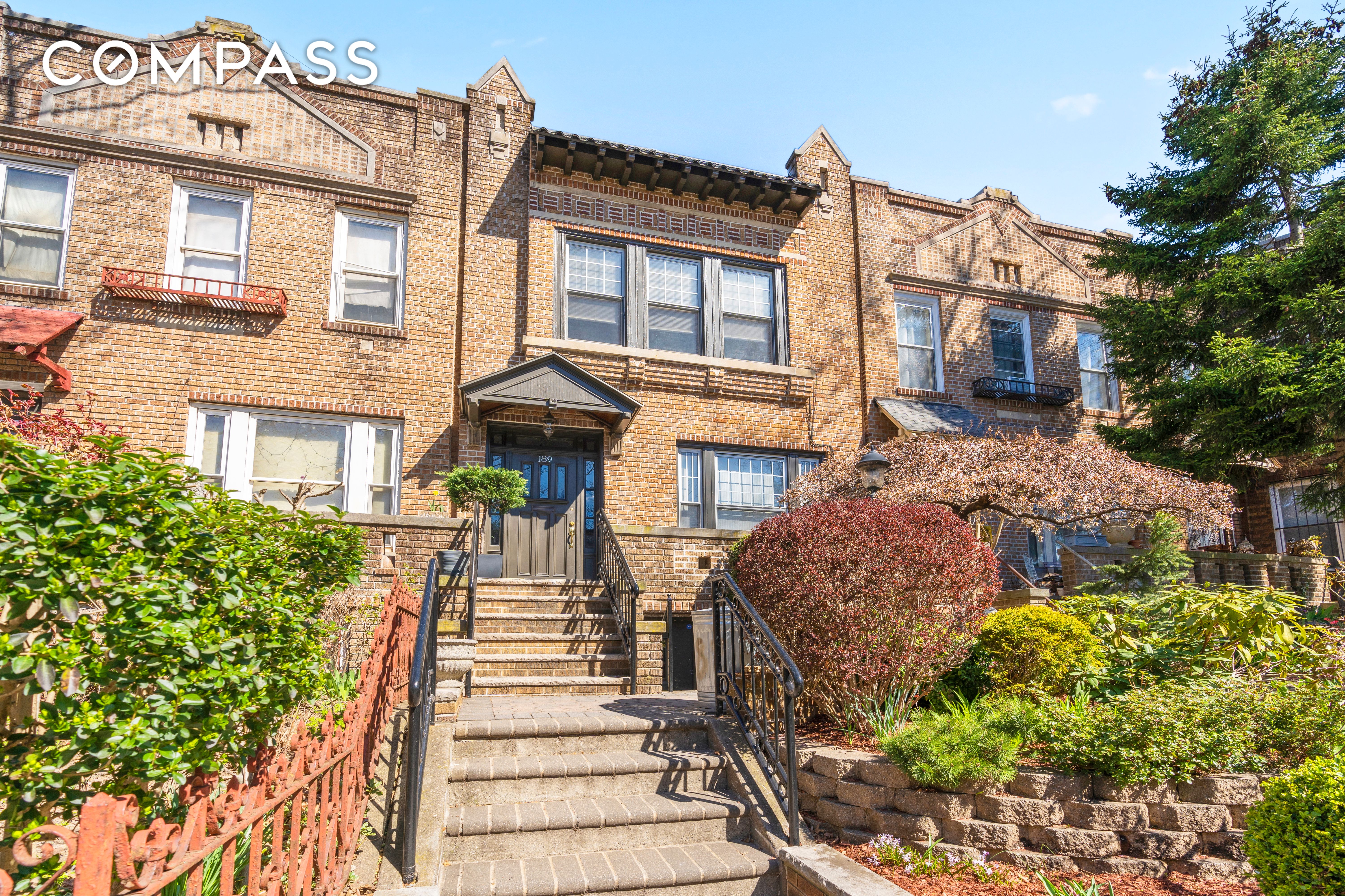 189 Crown Street, Crown Heights, Brooklyn, New York - 4 Bedrooms  
2 Bathrooms  
7 Rooms - 