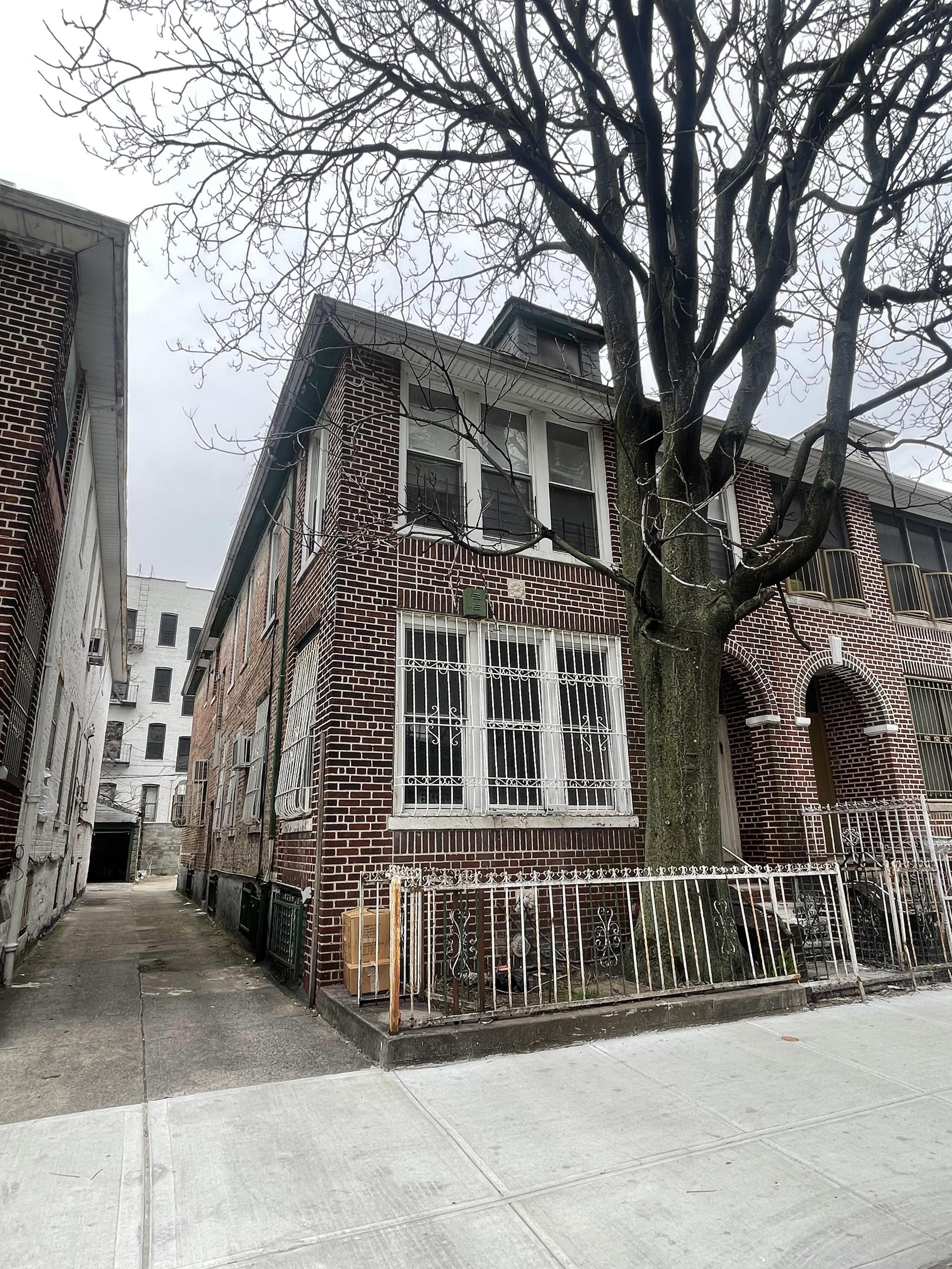 913 48th Street, East Flatbush, Brooklyn, New York - 8 Bedrooms  
2.5 Bathrooms  
14 Rooms - 