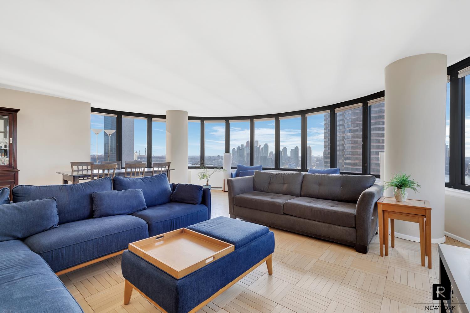 330 East 38th Street 25-N, Murray Hill, Midtown East, NYC - 3 Bedrooms  
3 Bathrooms  
6 Rooms - 