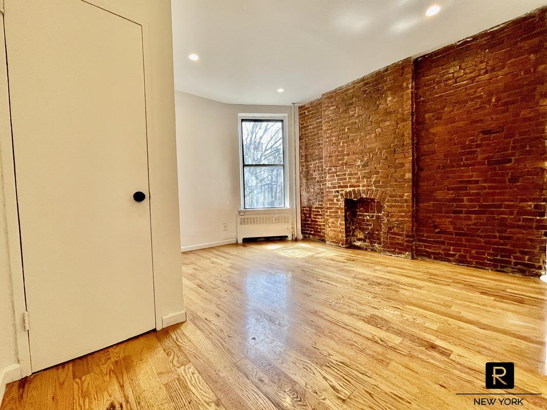 260 West 135th Street 2-B, West Harlem, Upper Manhattan, NYC - 1 Bathrooms  
1 Rooms - 