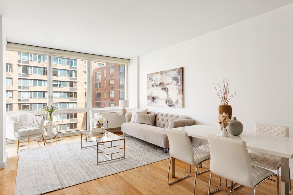 415 Main Street 6H, Roosevelt Island,  - 2 Bedrooms  
2 Bathrooms  
3 Rooms - 