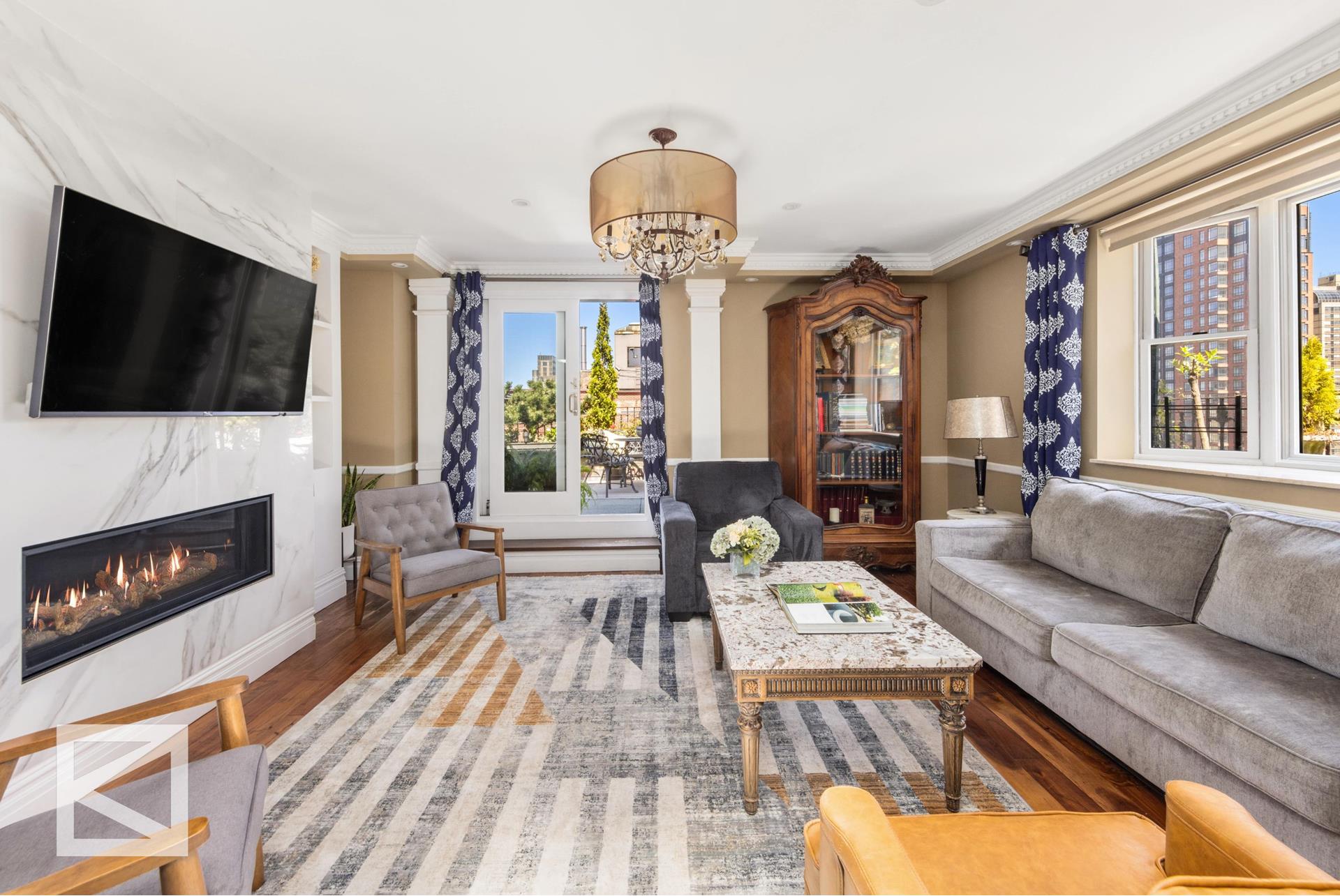 150 East 93rd Street Phe, Carnegie Hill, Upper East Side, NYC - 4 Bedrooms  
3 Bathrooms  
6 Rooms - 