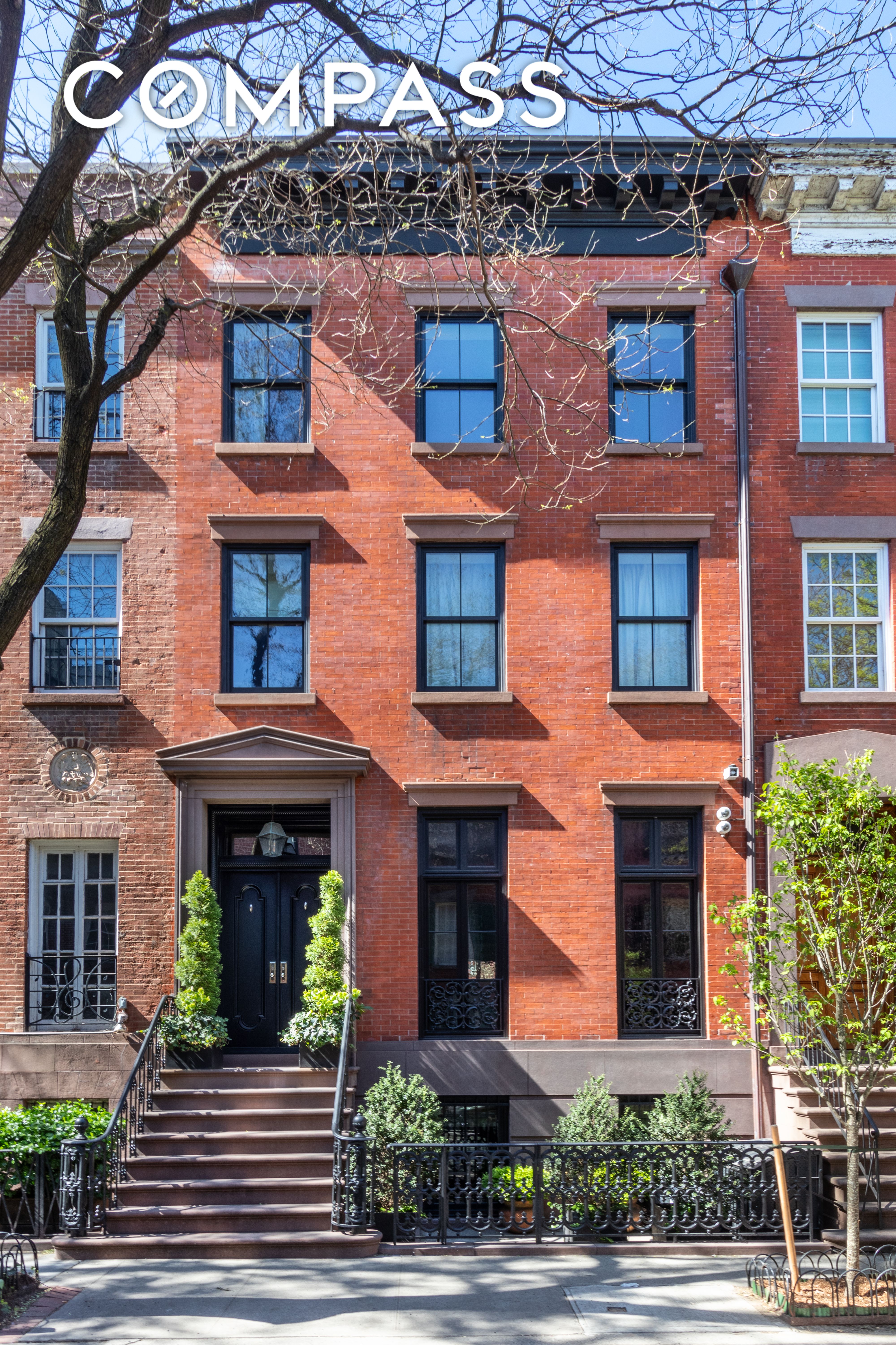 42 Barrow Street, West Village, Downtown, NYC - 4 Bedrooms  
4.5 Bathrooms  
10 Rooms - 